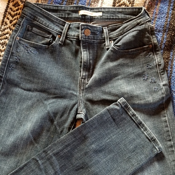 Levi's Embroidered Women's Mid Rise Skinny Jeans 6 - Picture 1 of 4